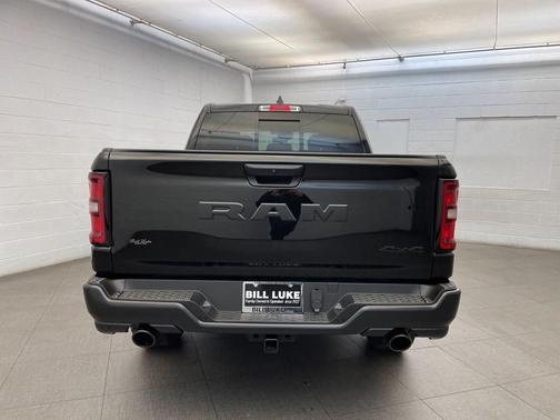 2026 RAM 1500 Warlock Crew Cab 4x4 5'7' Box