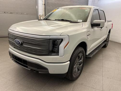 2023 Ford F-150 Lightning LARIAT