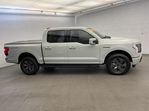 2023 Ford F-150 Lightning LARIAT