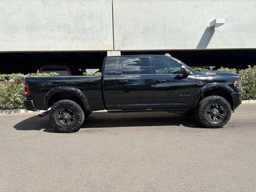 Diamond Black Crystal Pearlcoat 2020 RAM 3500 Limited Mega Cab 4x4 6'4' Box