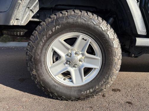 2022 Jeep Gladiator Sport