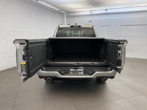 2025 RAM 1500 ST