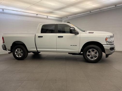 2024 RAM 2500 Big Horn Crew Cab 4x2 6'4' Box
