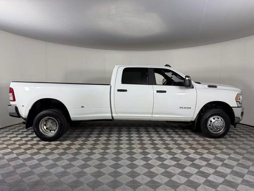 2024 RAM 3500 Big Horn Crew Cab 4x4 8' Box