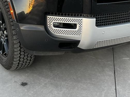 2025 Land Rover Defender 110 P300