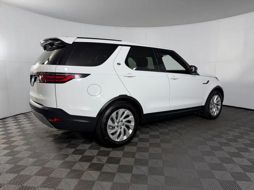 2024 Land Rover Discovery P300 S