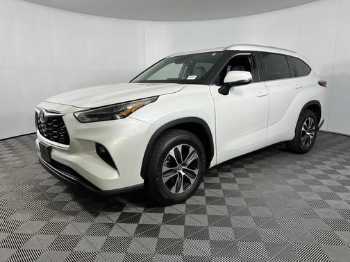2025 Toyota Highlander XLE