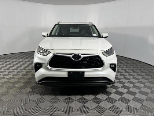 2025 Toyota Highlander XLE