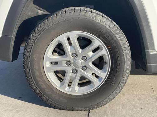 2024 Jeep Grand Cherokee Laredo