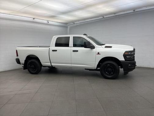 2025 RAM 2500 Tradesman Crew Cab 4x2 6'4' Box