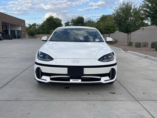 2023 Hyundai IONIQ 6 SE Standard Range