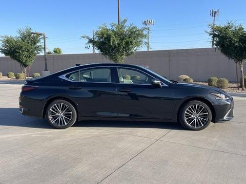 2023 Lexus ES 300h Base