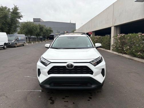 Ice Cap 2023 Toyota RAV4 XLE