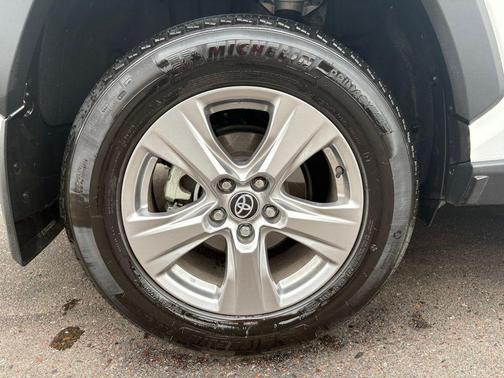 Ice Cap 2023 Toyota RAV4 XLE