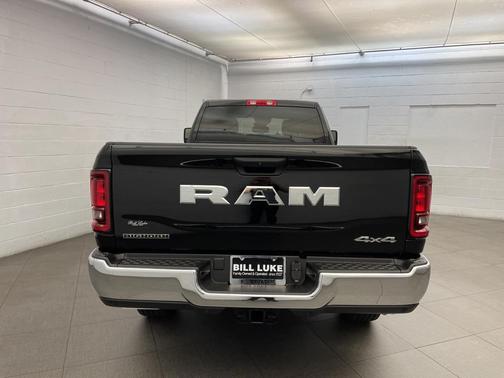 2025 RAM 3500 Big Horn Crew Cab 4x4 8' Box