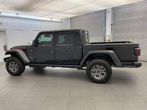 Black Clearcoat 2026 Jeep Gladiator Mojave X 4x4