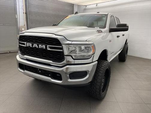 2020 RAM 2500 Tradesman Crew Cab 4X4 6'4' Box