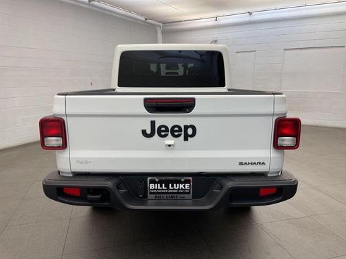 2026 Jeep Gladiator Sahara 4x4