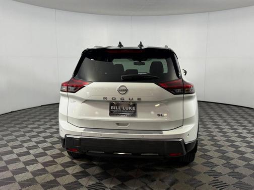Everest White Pearl 2025 Nissan Rogue SL