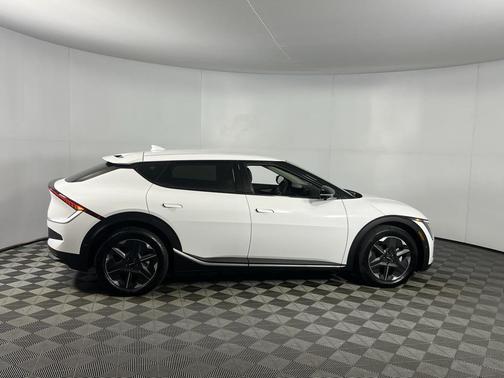 2025 Kia EV6 Light Long Range