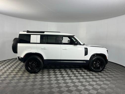 2025 Land Rover Defender 110 P300