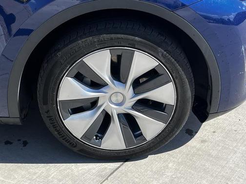 2022 Tesla Model Y Long Range Dual Motor All-Wheel Drive
