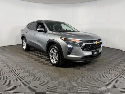 Sterling Gray Metallic 2024 Chevrolet Trax LS