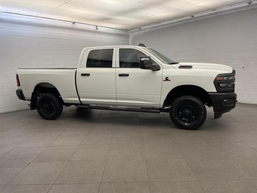 2026 RAM 2500 Tradesman Crew Cab 4x4 6'4' Box