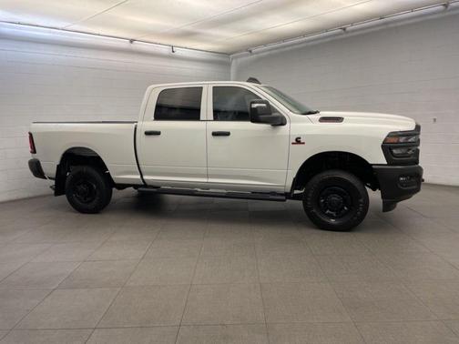 2026 RAM 2500 Tradesman Crew Cab 4x4 6'4' Box