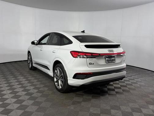 2022 Audi e-tron Premium Plus