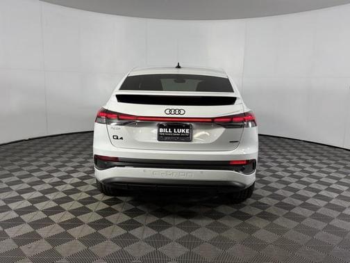 2022 Audi e-tron Premium Plus