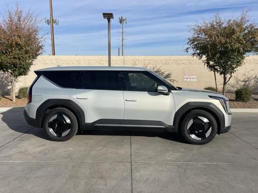 2024 Kia EV9 Light Long Range
