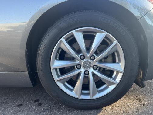 2017 INFINITI Q50 Base