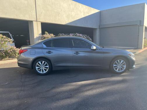 2017 INFINITI Q50 Base