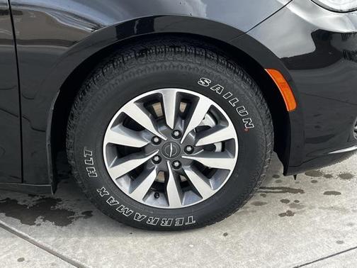 2024 Chrysler Pacifica Hybrid Select