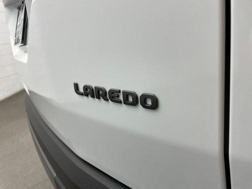 Bright White Clearcoat 2026 Jeep Cherokee Laredo