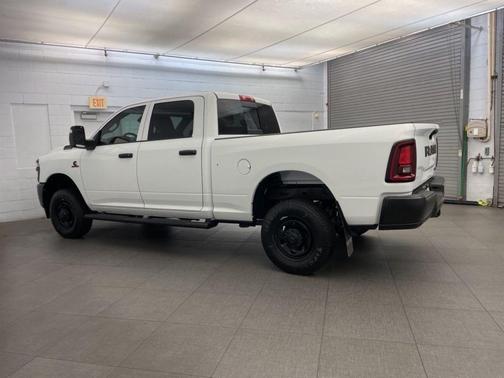 2026 RAM 2500 Tradesman Crew Cab 4x4 6'4' Box