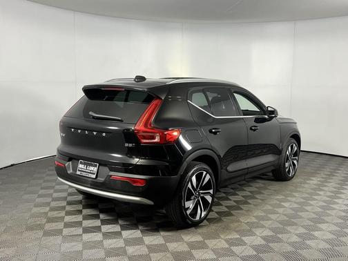 2025 Volvo XC40 B5 Plus Bright Theme