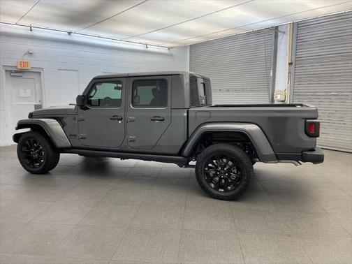 2025 Jeep Gladiator Nighthawk