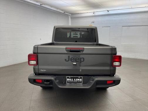 2025 Jeep Gladiator Nighthawk