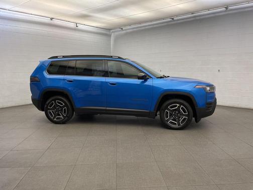 Hydro Blue Pearlcoat 2026 Jeep Cherokee Laredo 4x4