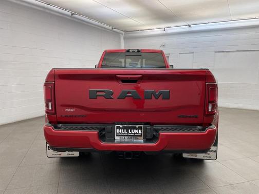 2025 RAM 3500 Limited Crew Cab 4x4 8' Box