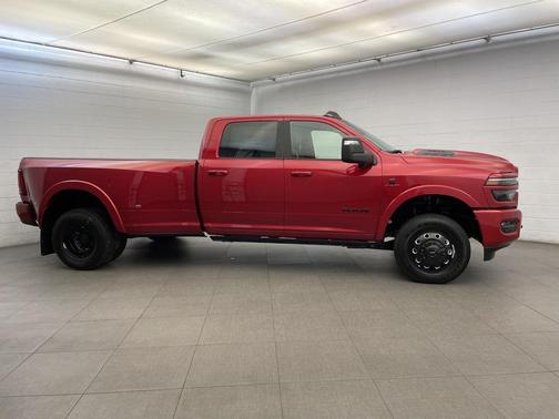 2025 RAM 3500 Limited Crew Cab 4x4 8' Box
