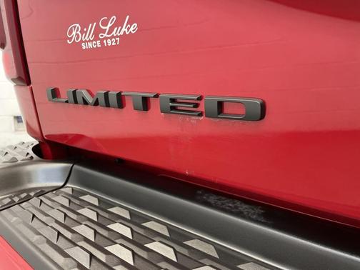 2025 RAM 3500 Limited Crew Cab 4x4 8' Box