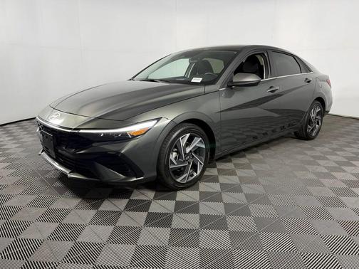 2025 Hyundai ELANTRA SEL