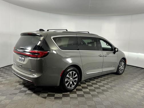 2023 Chrysler Pacifica L