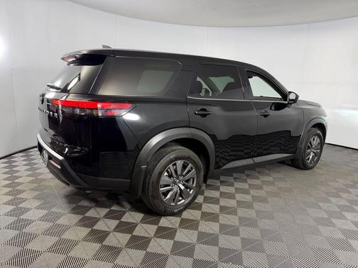 2024 Nissan Pathfinder S FWD