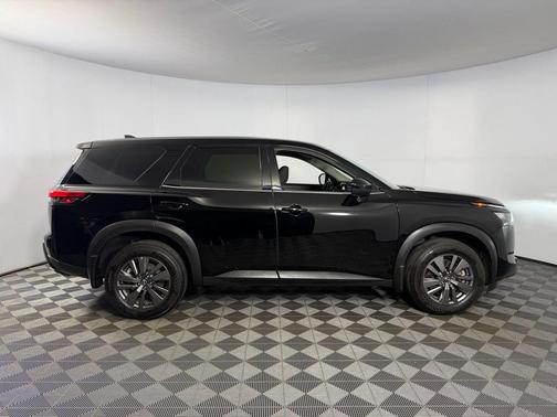 2024 Nissan Pathfinder S FWD