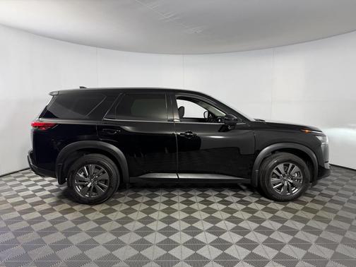 2024 Nissan Pathfinder S FWD