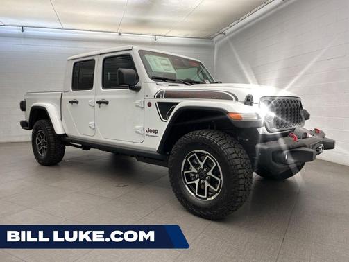 Bright White Clearcoat 2026 Jeep Gladiator Shadow Ops